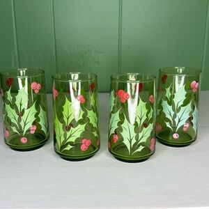 Set of 4 vintage Anchor Hocking Holly Berry Christmas glass tumblers